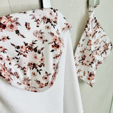 Load image into Gallery viewer, Cuddle Bug & Co Hooded Towel & Washcloth Set