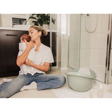 Load image into Gallery viewer, Bubble Cuddle Baby Bath with Newborn Support Insert