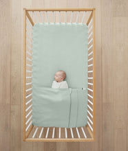 Load image into Gallery viewer, ergoPouch Baby Tuck Sheet