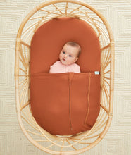 Load image into Gallery viewer, ergoPouch Baby Tuck Sheet