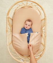 Load image into Gallery viewer, ergoPouch Baby Tuck Sheet