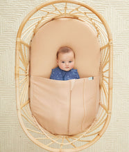 Load image into Gallery viewer, ergoPouch Baby Tuck Sheet