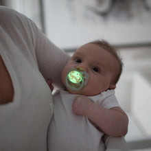 Load image into Gallery viewer, Dr Browns PreVent Soother Glow-in-the-Dark