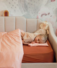 Load image into Gallery viewer, ergoPouch Organic Fitted Sheet Cot/Crib