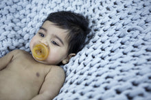 Load image into Gallery viewer, Make U Well Natural Rubber Soother - Orthadontic 2pk