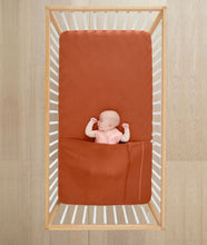 Load image into Gallery viewer, ergoPouch Baby Tuck Sheet