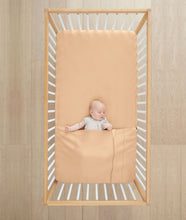Load image into Gallery viewer, ergoPouch Baby Tuck Sheet