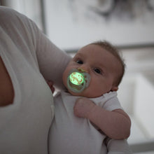 Load image into Gallery viewer, Dr Browns PreVent Soother Glow-in-the-Dark
